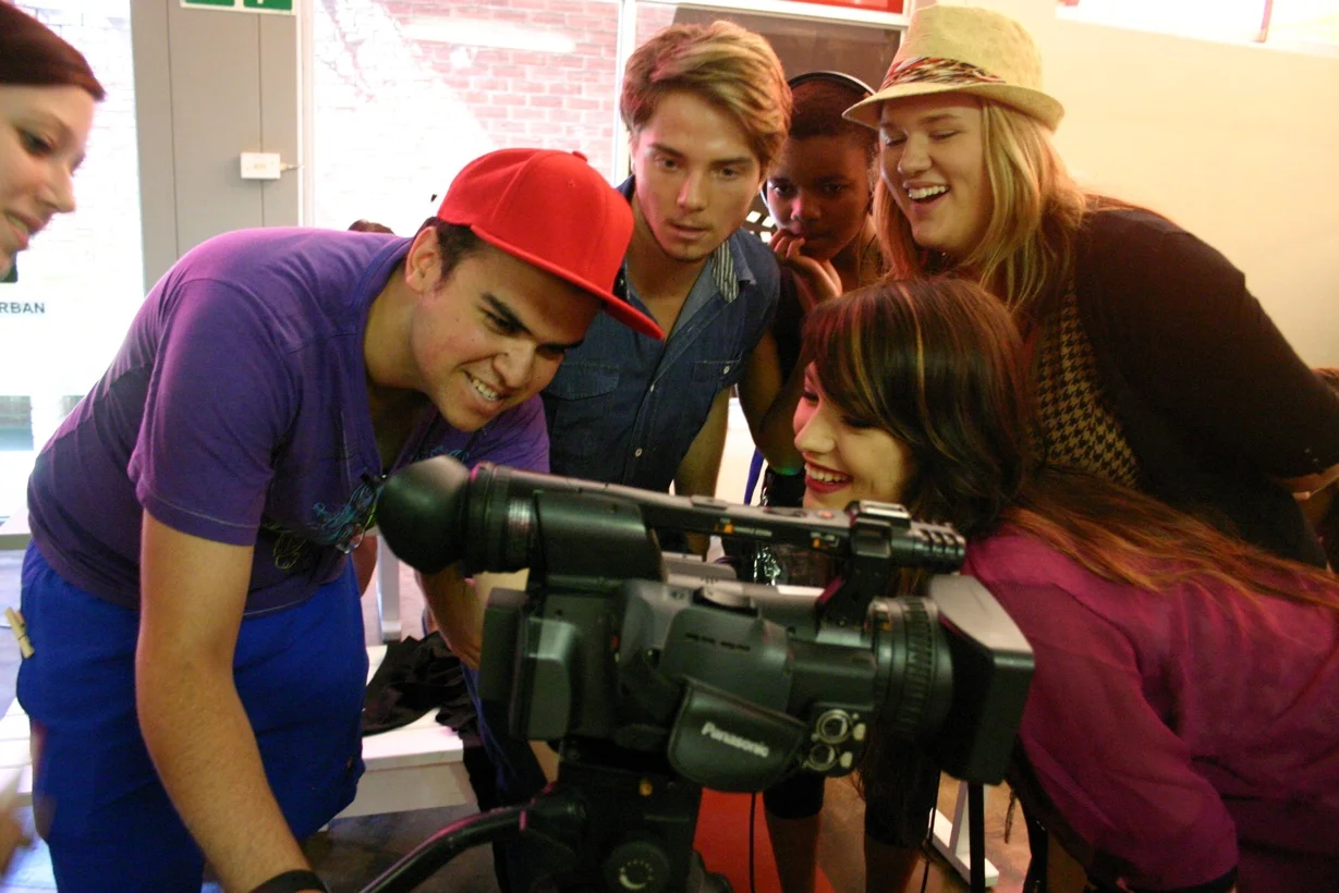 First Years Hannah Sieweke, Kevin van Whye, Trent Moffett, Lindokuhle Khuzwayo, Lauren Flockhart and Michaela Carter on set of their first term production 'Tepid'.jpeg