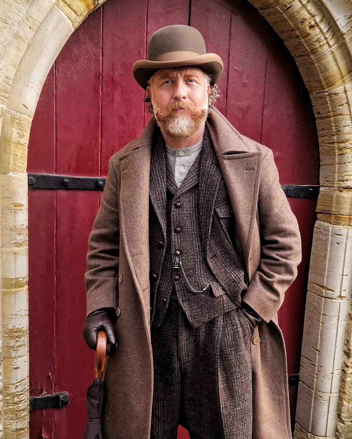 Back on Instagram after a few months' hiatus!

Thanks to the marvellous team at @thomasfarthinglondon for my new three piece 1920s cut Woodrow suit - complete with a half Norfolk back and football leather buttons.

Greatcoat @walkerslater, bespoke #b