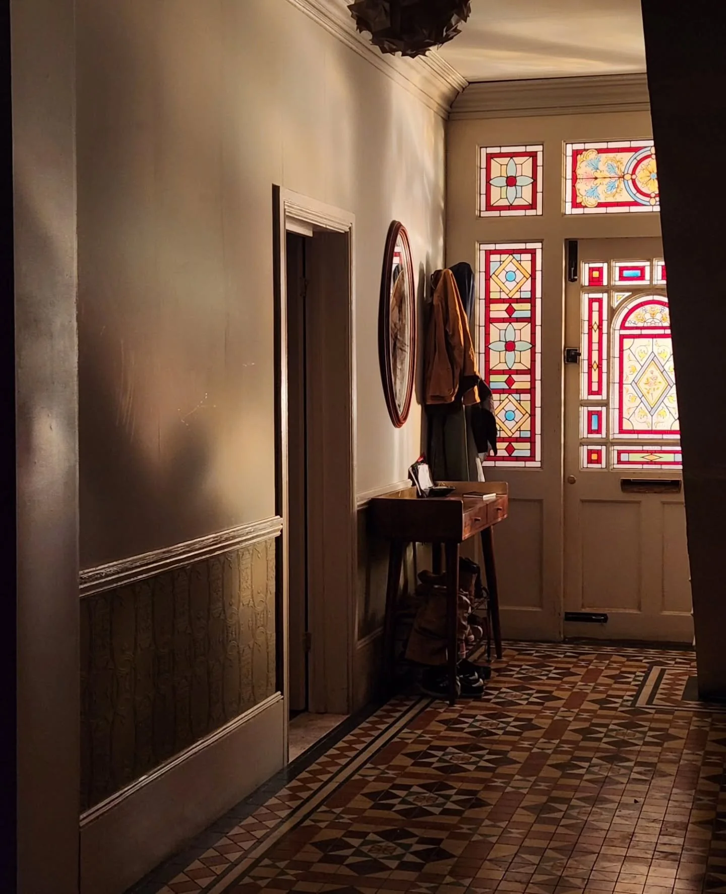 Kudos to the exceptional team of scenic artists and builders at @nationaltheatre who brought my designs for END meticulously to life. The level of finish and attention to detail was off the scale.

The show concluded this weekend at the #dorfmantheat