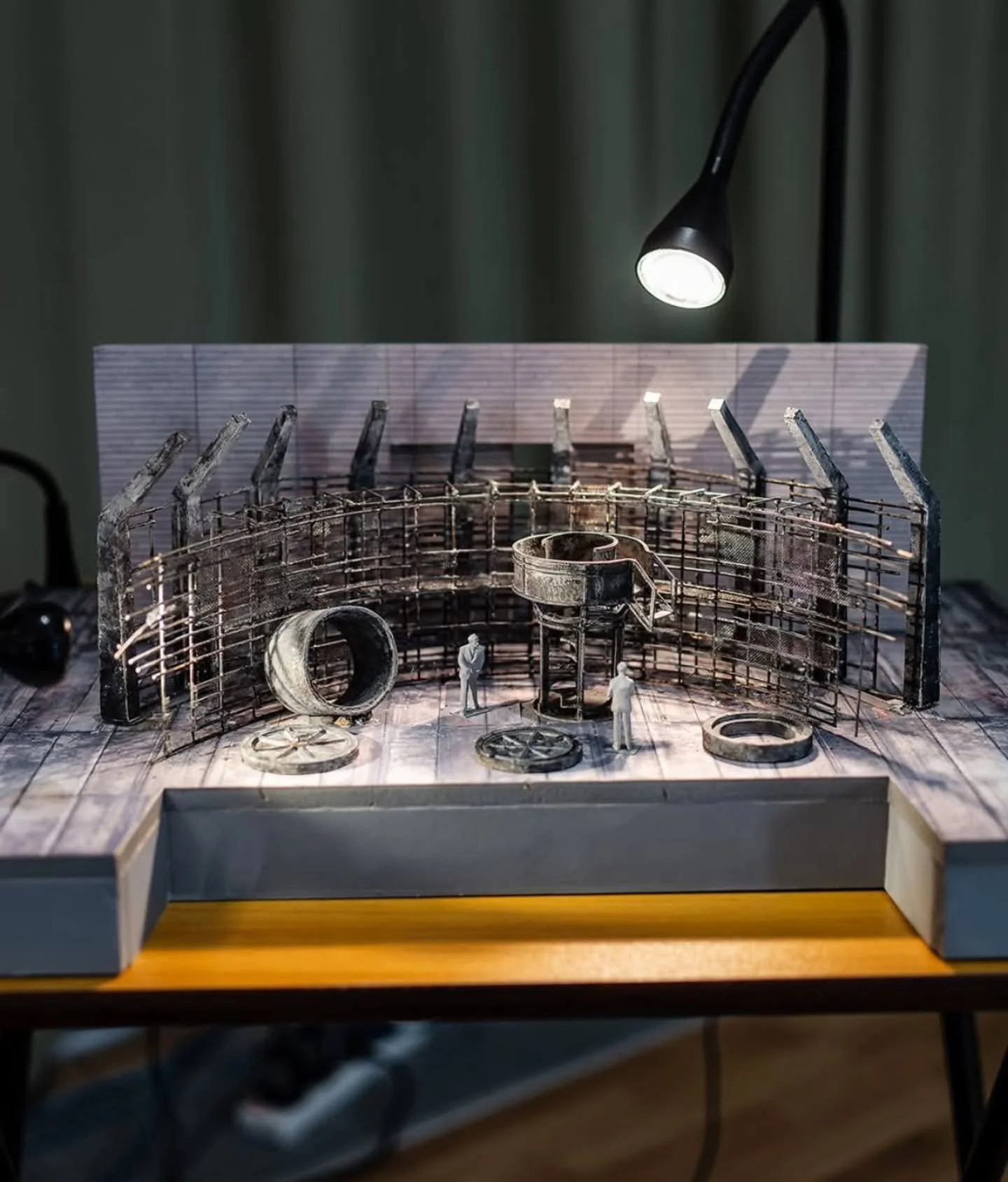 Fidelio, Garsington Opera.

Model and plan.
Curved geometry shaping sound, sightlines, and movement.

#operadesign #scenography
#theatredesign #fidelio #Brutalist