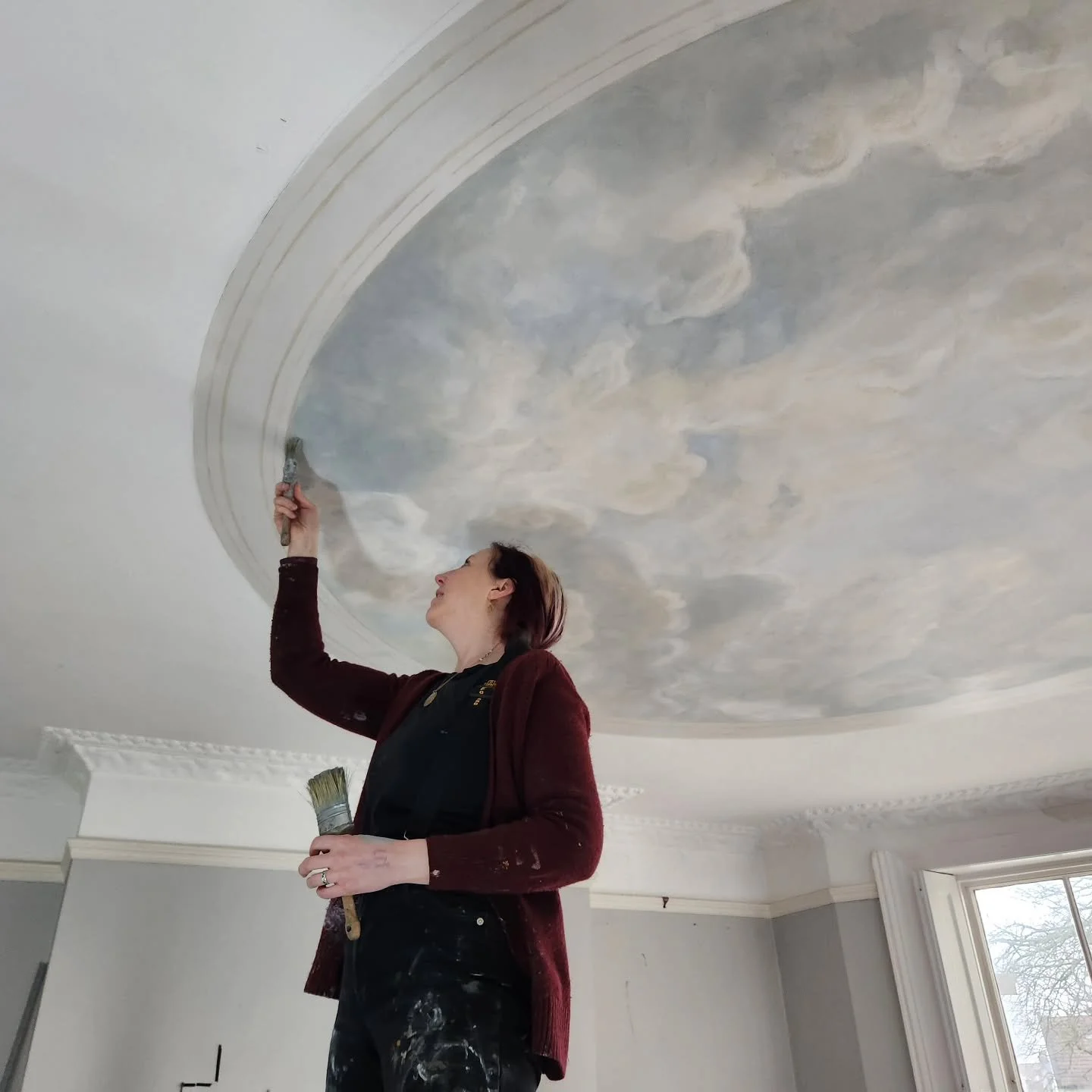 Sarah Crane painting the ceiling oculus in my Brighton flat

#scenicart
#decorativepainting
#interiorrestoration
#brightonhome
#periodinteriors