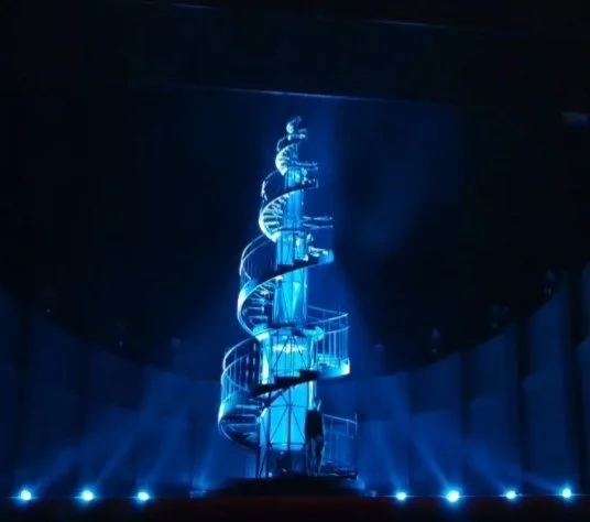 Designed for Nabucco at Teatro alla Scala:
the Tower of Babel.

One of the most technically ambitious structures developed for the production, conceived as both architecture and machine.

Emerging through the stage floor during the performance, the t