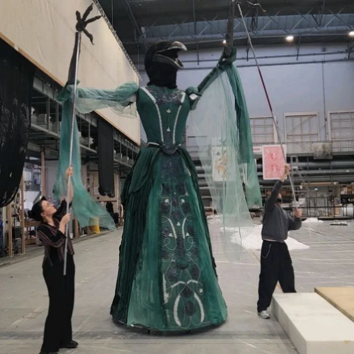 Giant crow puppet created by the Scala props atelier for the dream sequence at the beginning of Act IV of Nabucco at Teatro alla Scala.
Wearing a distorted version of Abigaille&rsquo;s green dress, the figure appears as part omen, part hallucination 