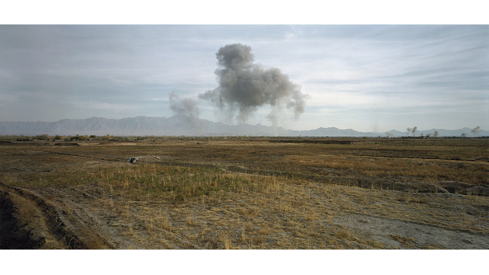Jean-Luc Delahaye, U.S. Bombing on Taliban Positions , 2001, 112 x 238 cm