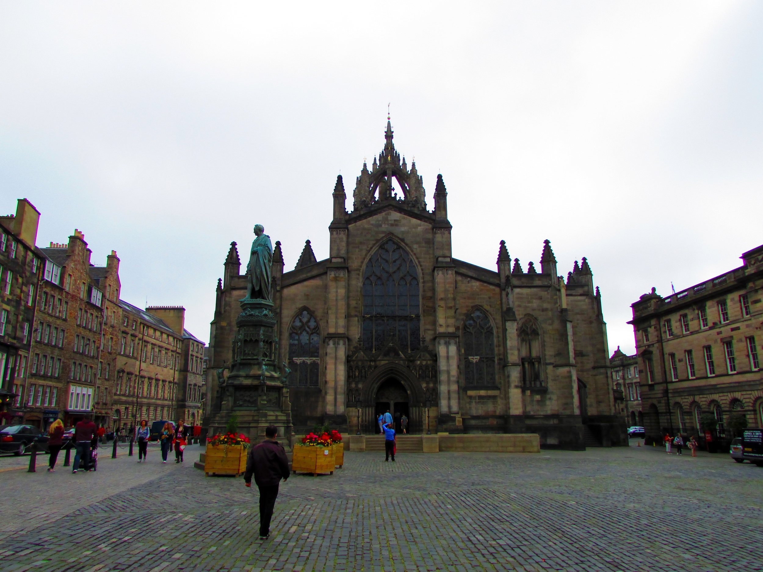 What To See and Do While Strolling Edinburgh's Royal Mile — The 