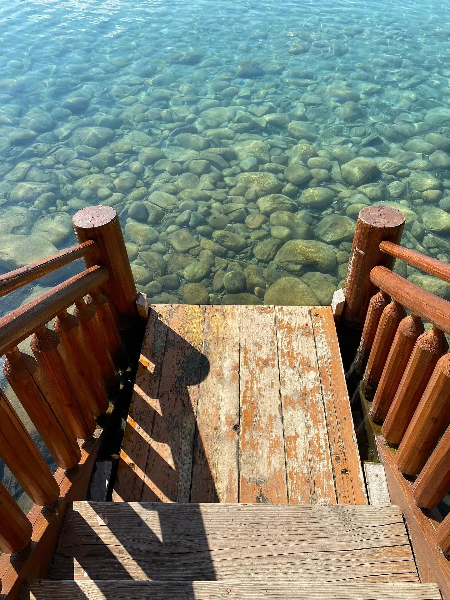 Nothing feels better than this lake after a long hike. 

#glaciallakeswims
#jaspernationalpark