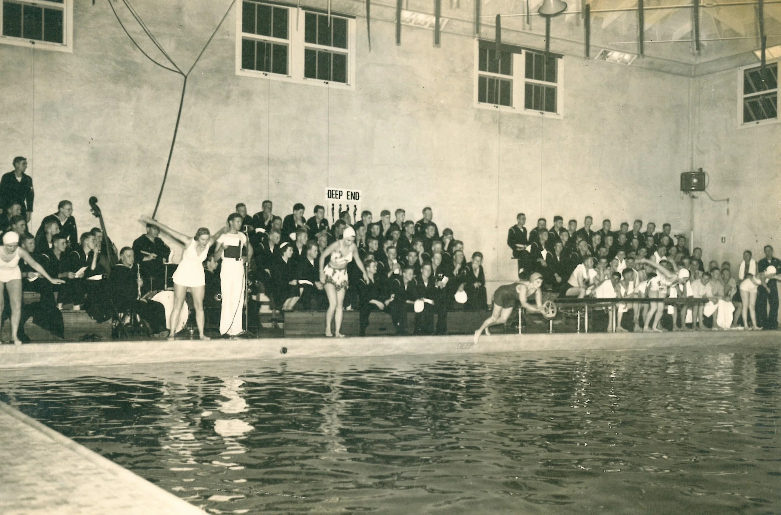 1944 Tex Navy swim show.jpg
