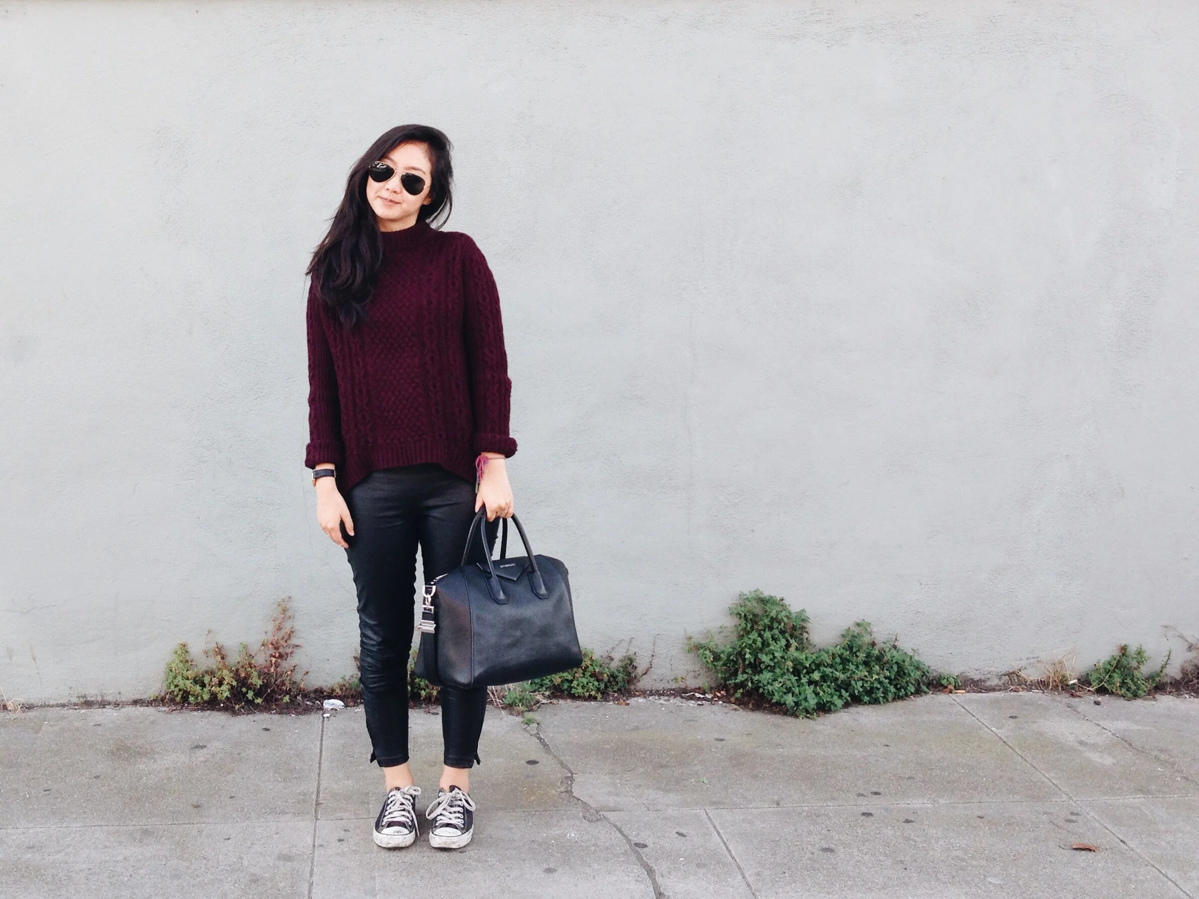 BLANK DENIM vegan leather leggings / CONVERSE sneakers / GIVENCHY Antigona duffel / COS sweater / RAY-BAN aviator sunglasses / LARSSON & JENNINGS watch