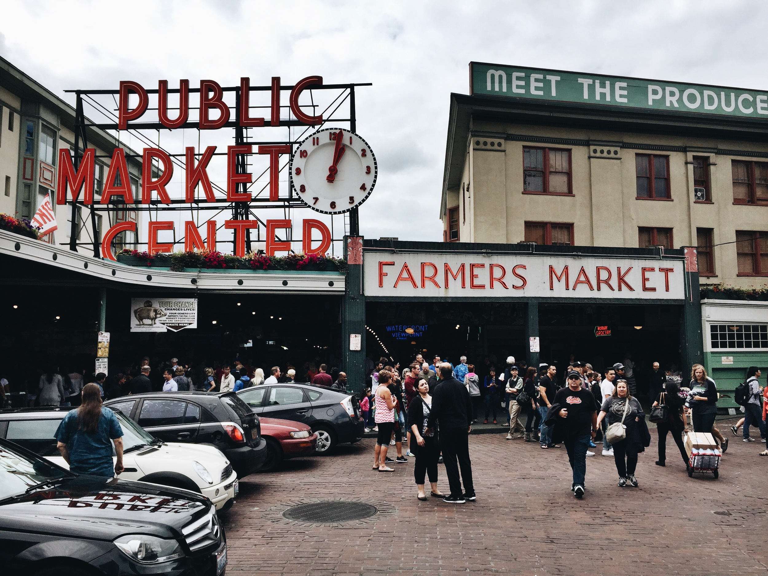 PIKE PLACE MARKET