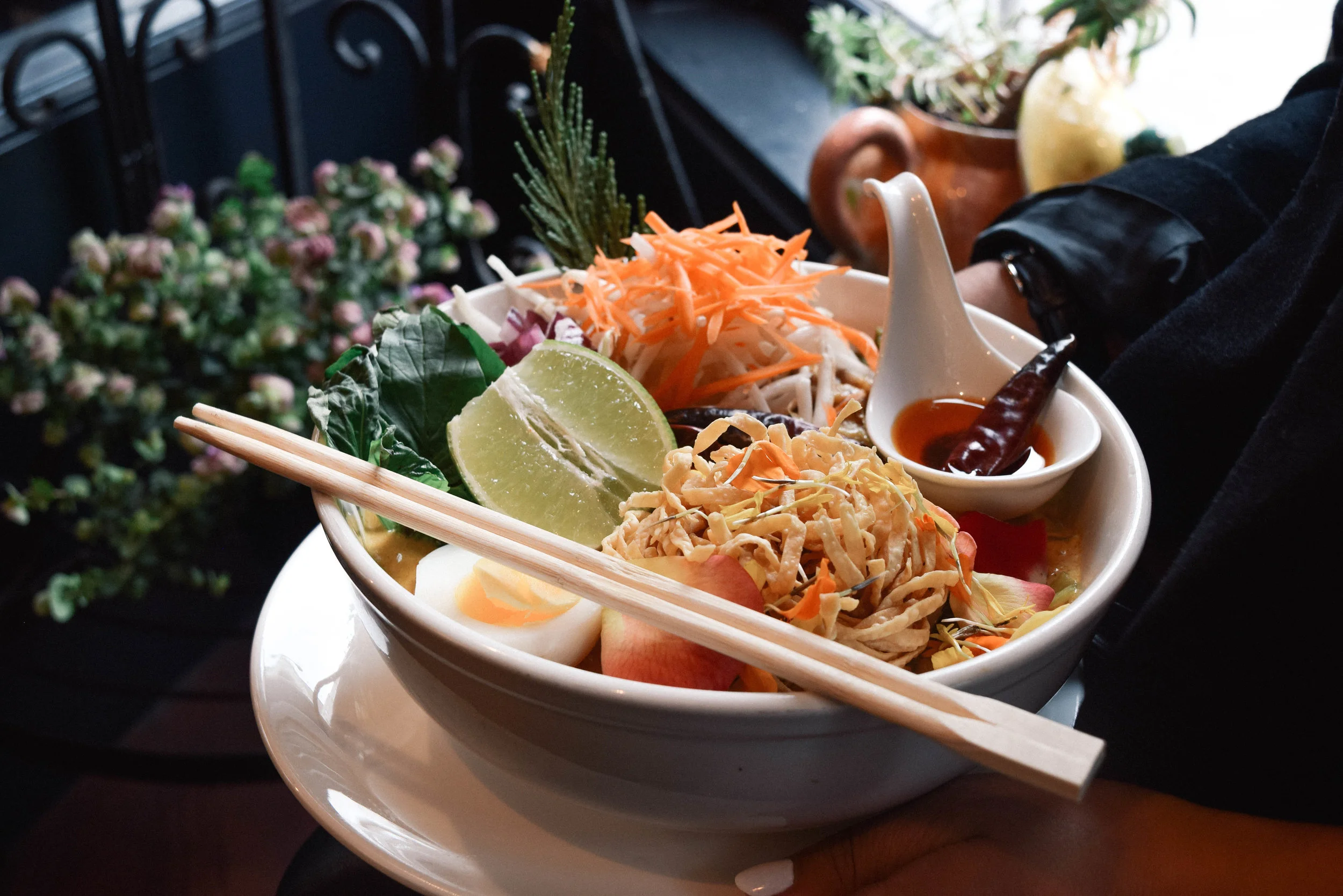 KHAO SOY GAI CURRY NOODLE SOUP