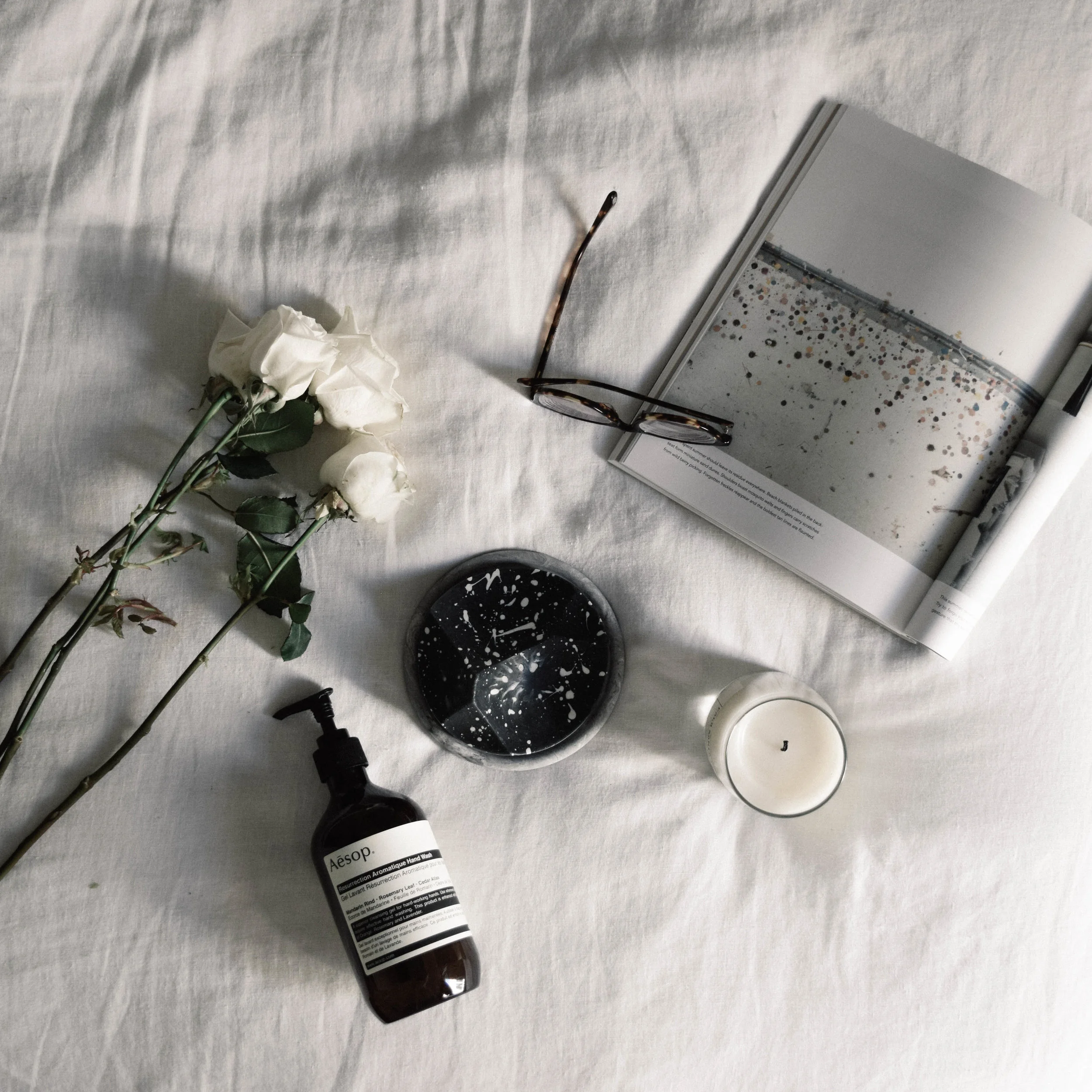 UME STUDIO Bouton soap dish and Daily Detox soap