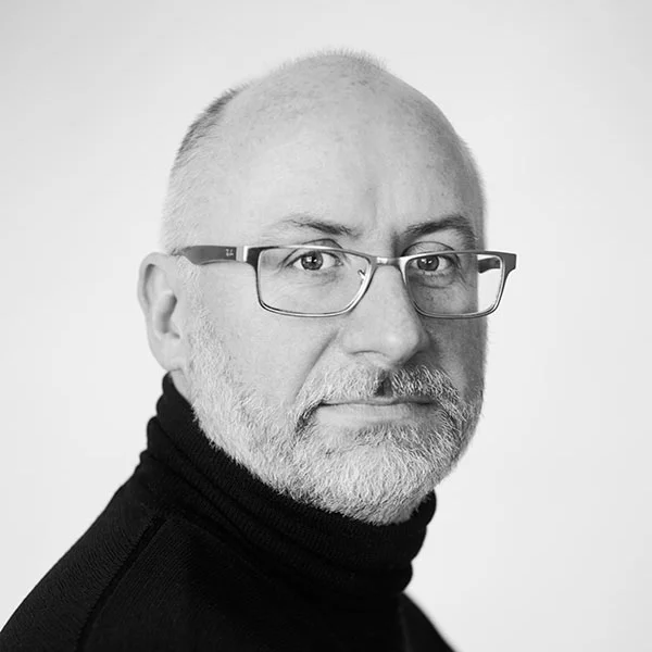 Howard Wakefield Creative Director Howard comes from a wonderfully rich and varied graphic design pedigree. He creates a client-specific concept, underpinned with a rigorous attention to detail; to ensure total consistency across all brand design and key messaging. Howard has created campaigns for celebrated musicians, identities, advertising and communications for numerous global brands. His has an ability to put clients at ease with his friendly and straight forward approach. He believes design must be understandable, appropriate and original. With a simple clarity and a clear rationale that is functional, aesthetic and effective.