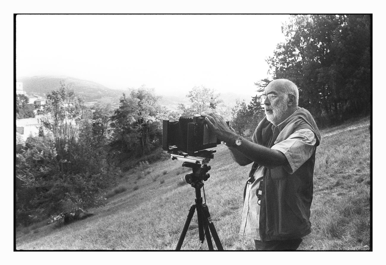 Gabriele Basilico working in Urbino (Italy) © Gian Giacomo Stiffoni, all rights reserved