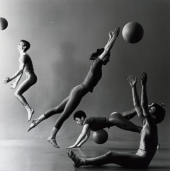 &nbsp; &nbsp; &nbsp; &nbsp; &nbsp; &nbsp; &nbsp; &nbsp; &nbsp; &nbsp; &nbsp; &nbsp; Photographed by Lois Greenfield