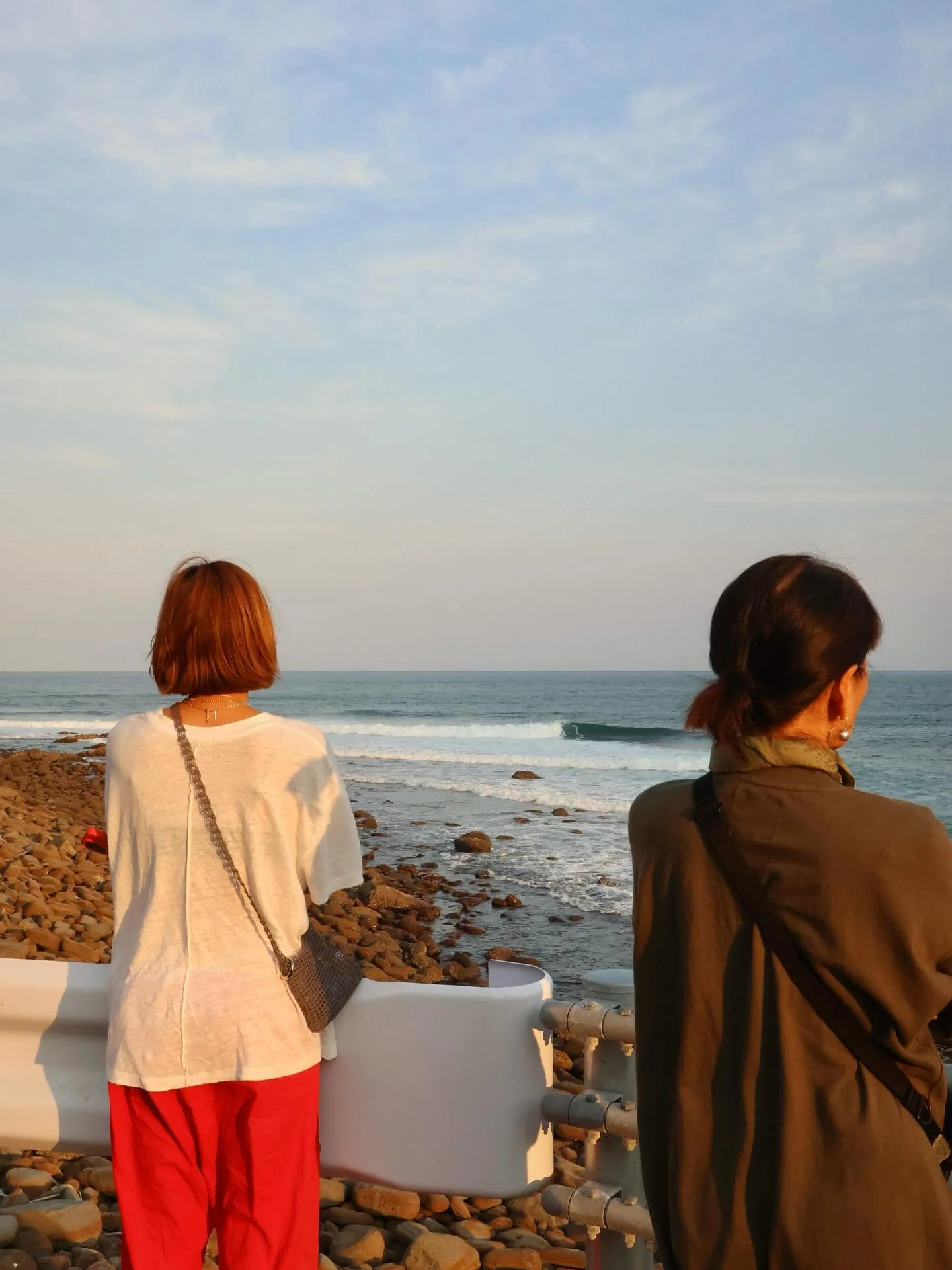 九州 road trip stop 6: 📍Miyazaki🌊🏄🏼&zwj;♂️🚣🏻&zwj;♂️

Highlights: Sunset stream hangs, coastal drives, the boys scoring fun lefts, and rowing around Takachiho Gorge🤩.