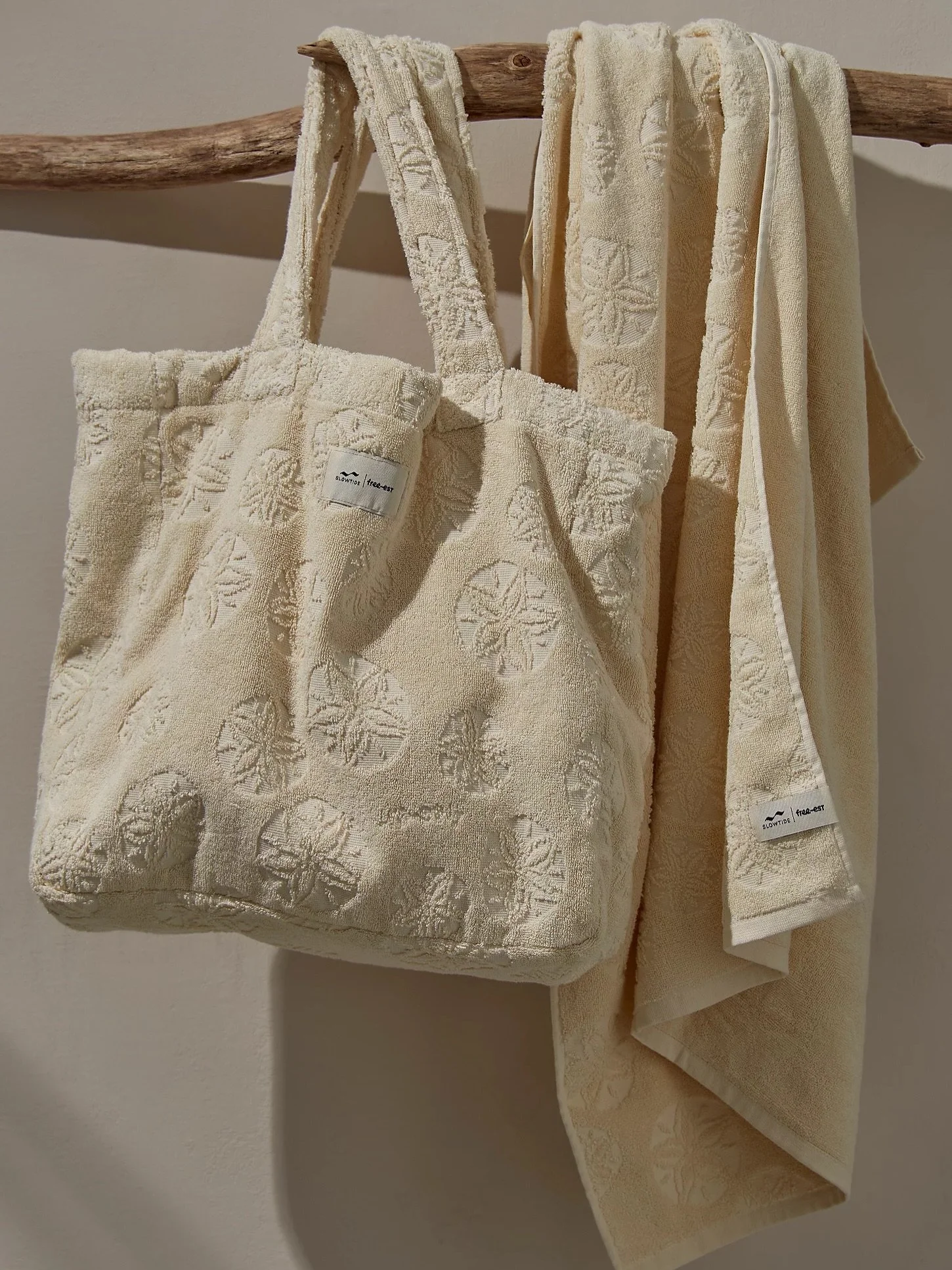 Such a dream getting to create this sand dollar pattern for the @slowtide x @freepeople collab, esp being a longtime FP gal🌞🐚🪶✨

Mahalo for the opportunity @kylespensir🫶🏽

Tote + towel combo available exclusively at freepeople.com🤍