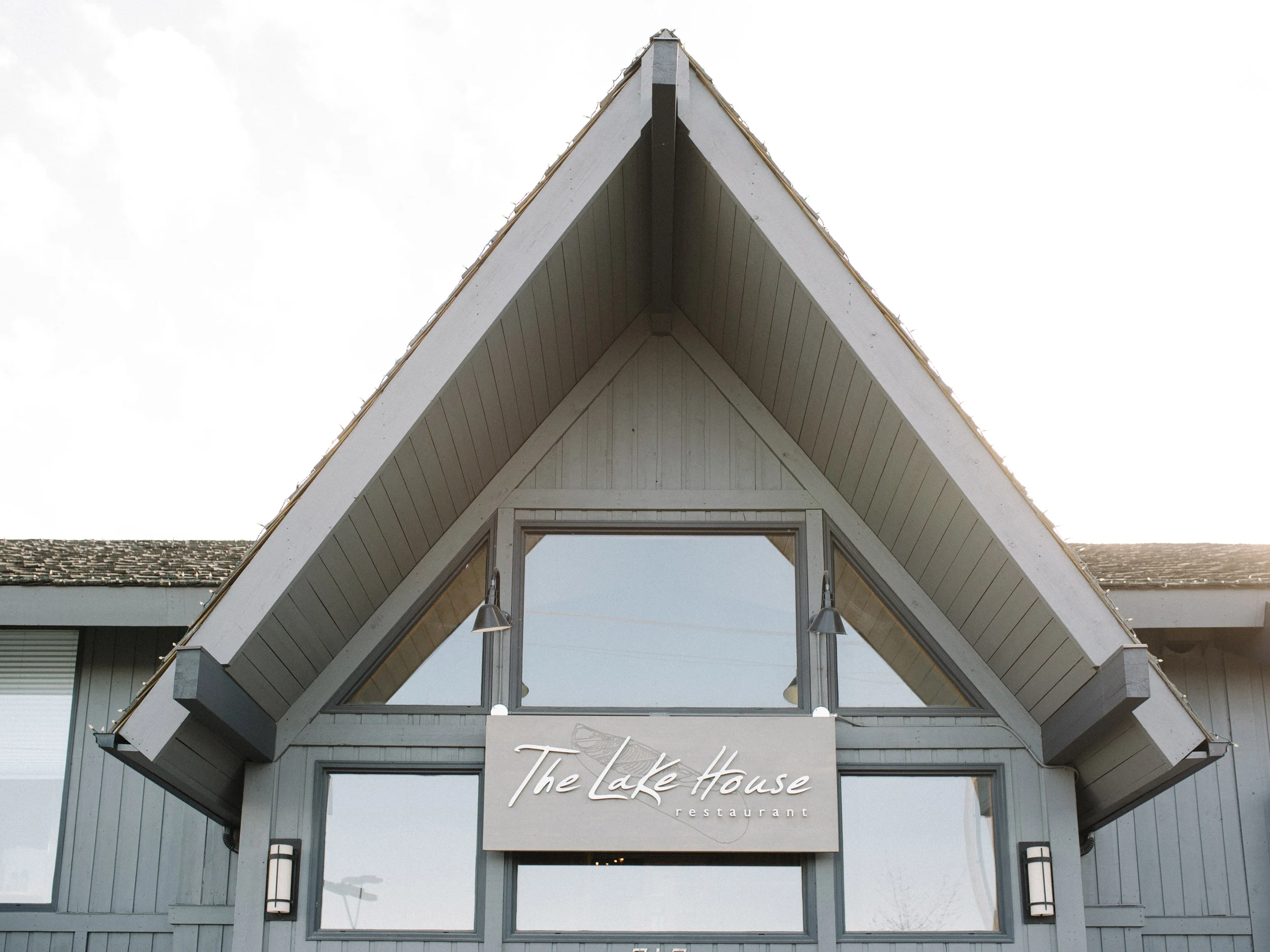 052-The_Lake_House_Calgary_Wedding.jpg