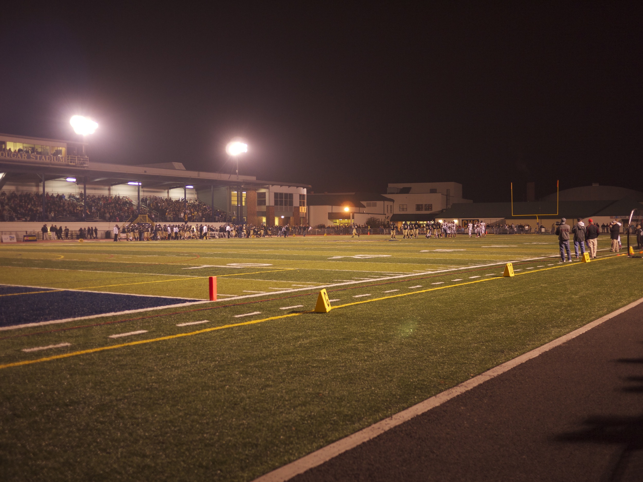 Watch This A College Football Player S Novel Story On Cbs Sunday Morning Clear Eyes Full Shelves