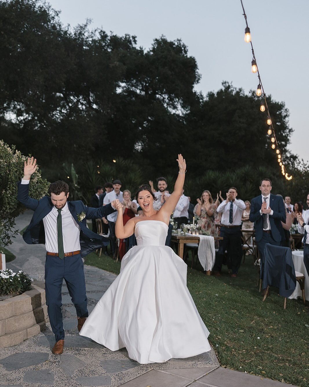 Our vintage glass goblets fit so well when they&rsquo;re paired with the rustic greenery and vibes at the Stone House! Always a pleasure to work with our local Temecula venues! 😊

Venue: @tciweddings 
Planner: @tiffany_everlyandco 
Photography: @ash