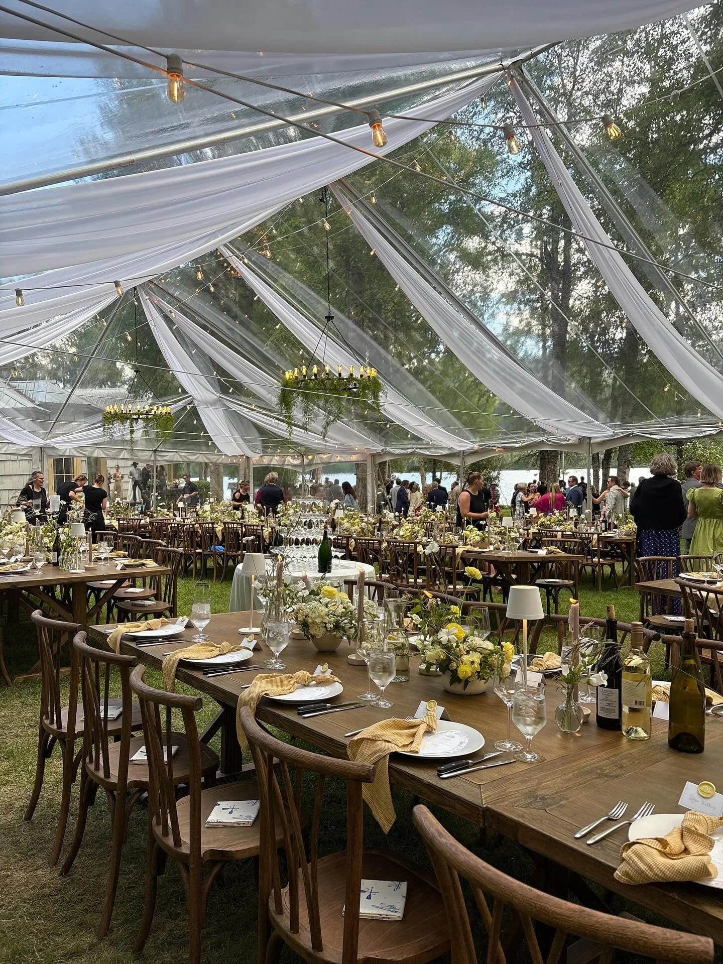 Always love to see how our napkins add a small flair to the tabletop at all the outdoor weddings we do in Montana and the NW United States! 🥰🌄

Planner: @sproutdesignwedding