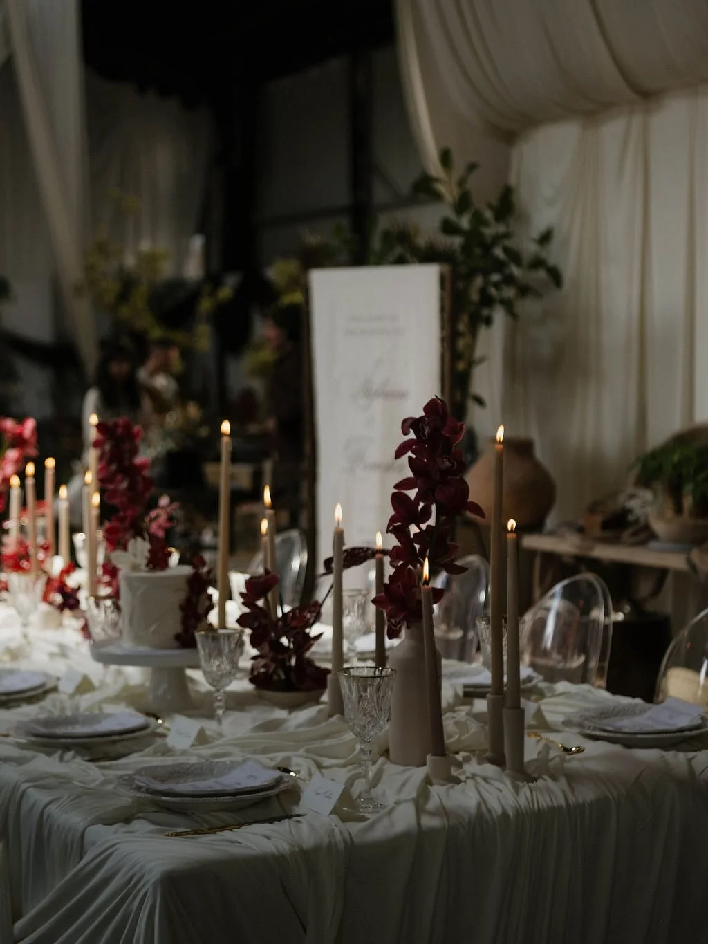 Really lovely use of the linens to make everything so floaty! Was a beautiful shoot that we did with @__cloudnine__events at Comman Goods in SD! 💞

Host &amp; Designer | @__cloudnine__events 
Venue &amp; Drapery | @commangoods 
Photographer | @ajpho