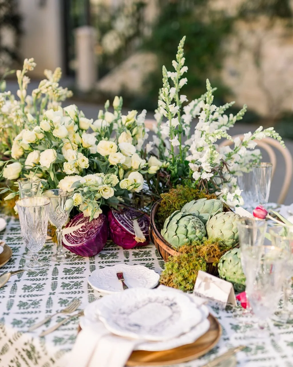 We are so excited to work with @alexiawoolumssaa from Styled Shoots Across America for their floral workshop held at Monserate! So many florals, they are all beautiful and go really well with our tabletop! Looking forward to next time!! 💞

Host: @st