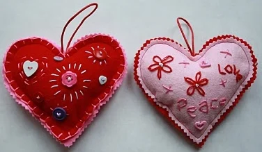 Easy embroidered felt heart sachets - Free tutorial!