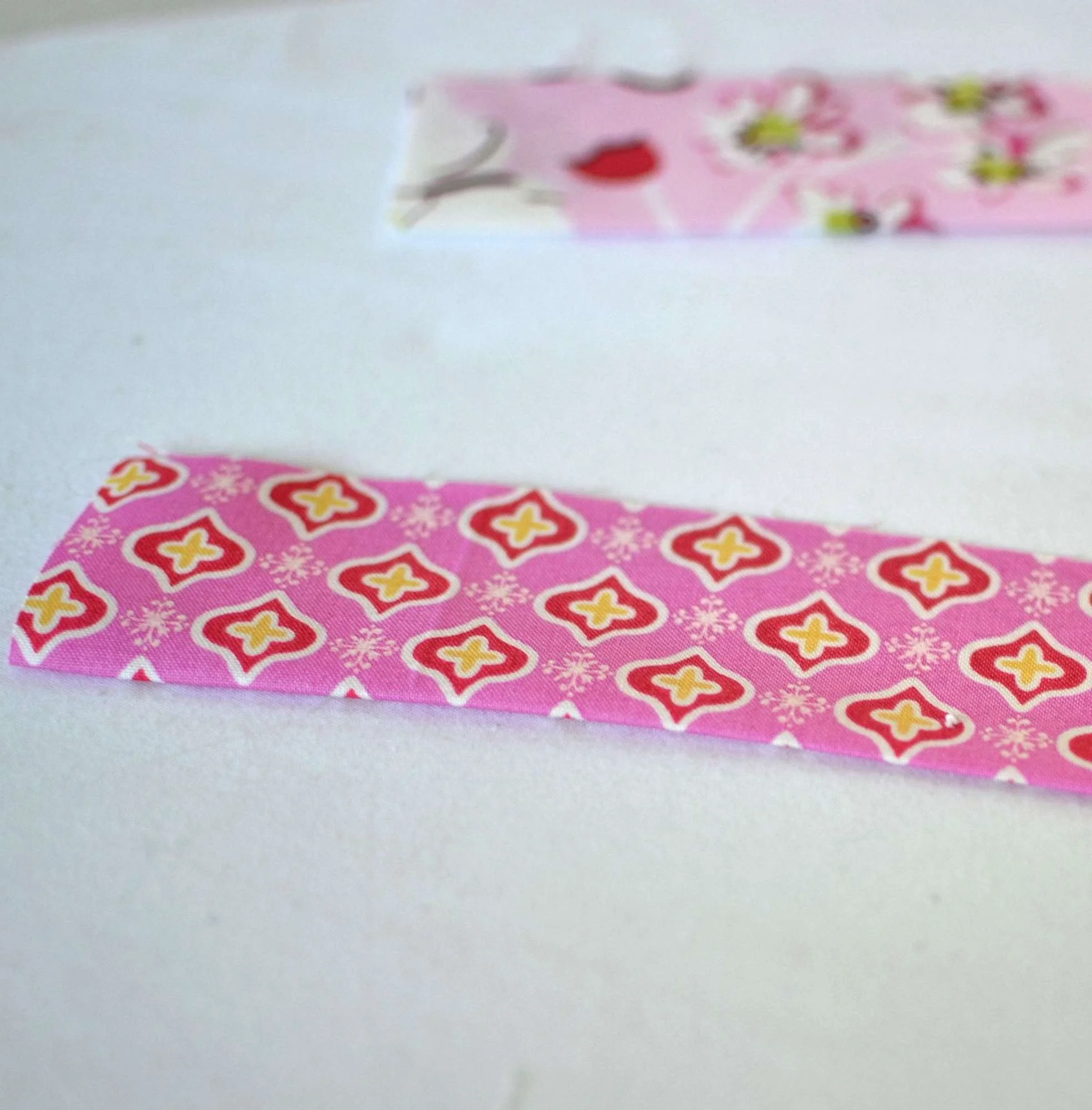 Wrist Strap Keychain (in two sizes) Tutorial — SewCanShe Free Sewing