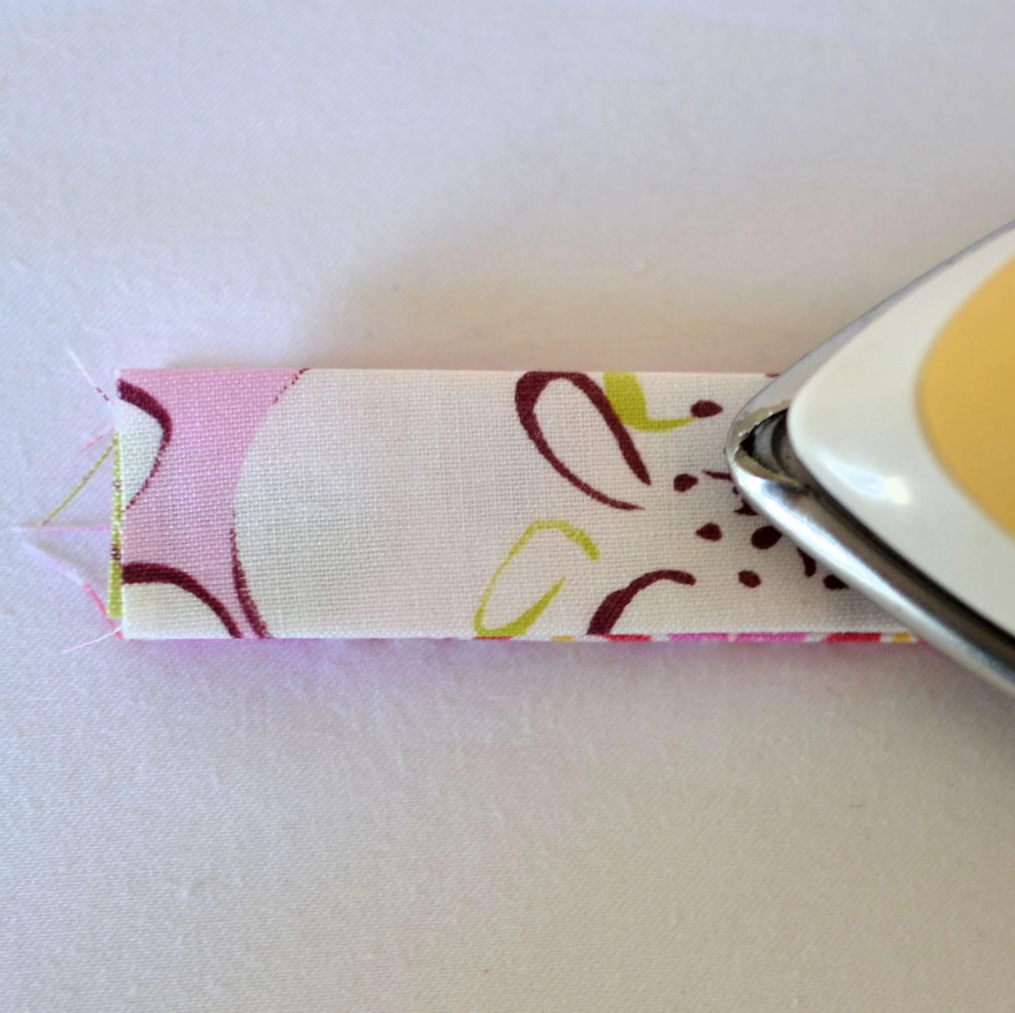 Wrist Strap Keychain (in two sizes) Tutorial — SewCanShe Free Sewing