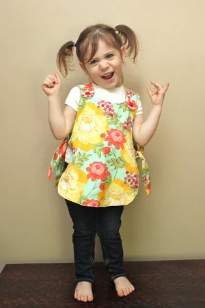 Vintage Tie Apron Tutorial from Smashed Peas and Carrots