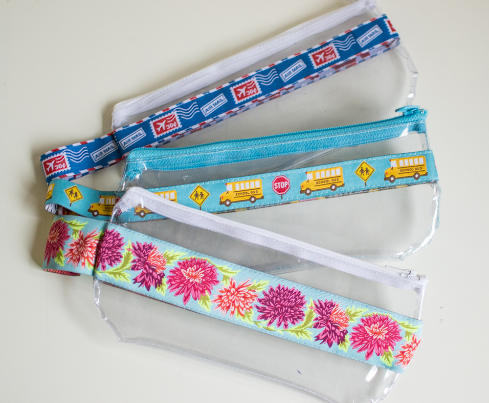 Ribbon and Vinyl Zipper Pouch Pattern - free pattern in 3 sizes ...
