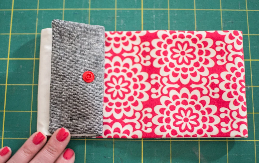 How to Sew a Fold and Stitch Wallet {free sewing tutorial} — SewCanShe