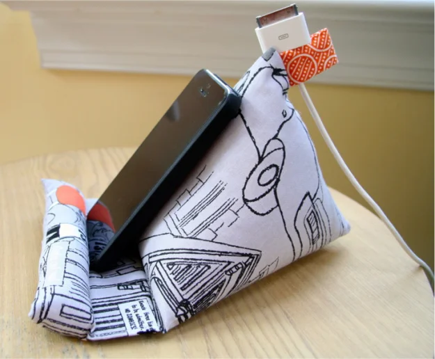  iPhone/iPad Stand from Factotum of Arts