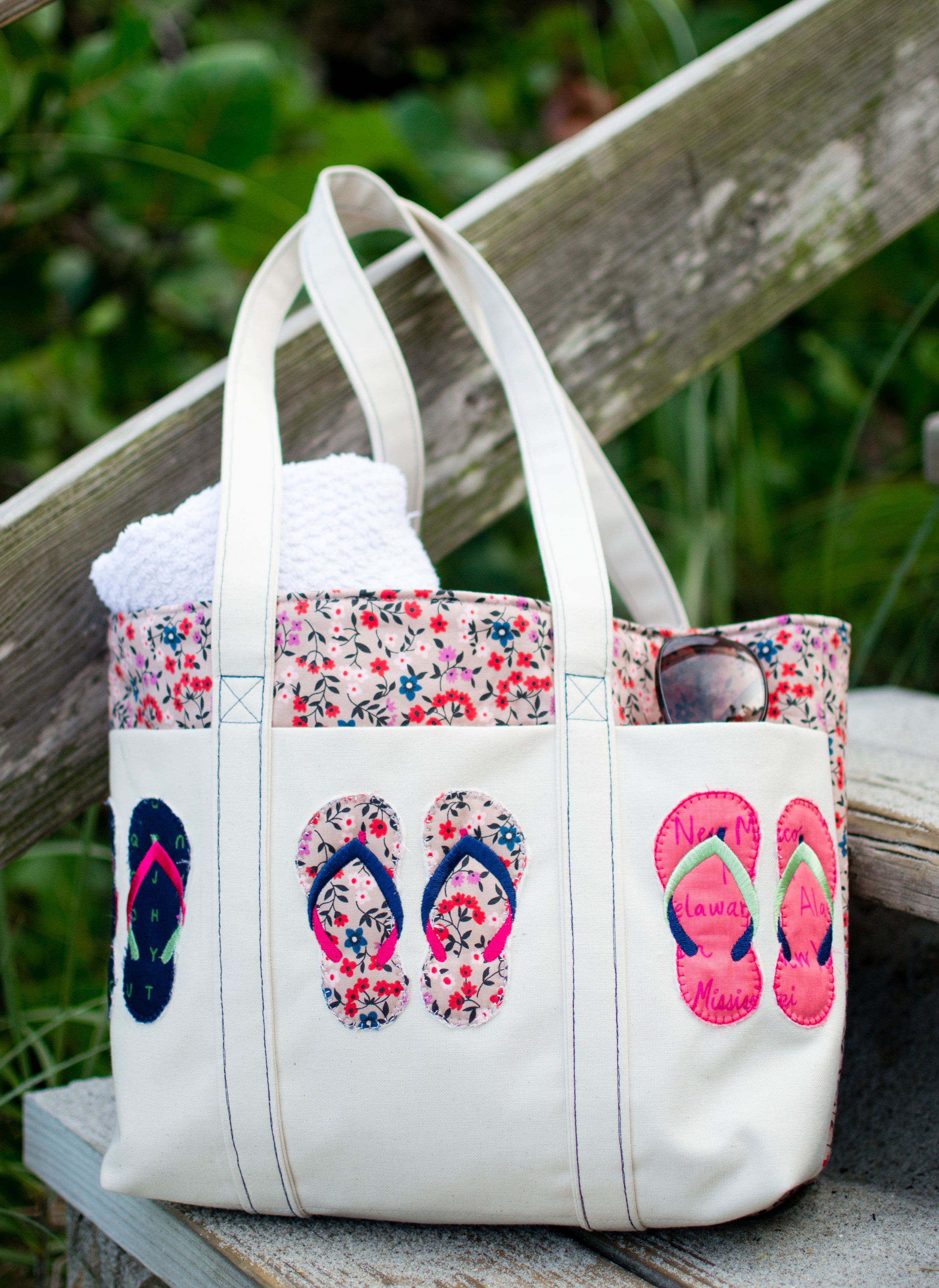 Summer Flip Flop Tote - Free Pattern & Embroidery Design! 