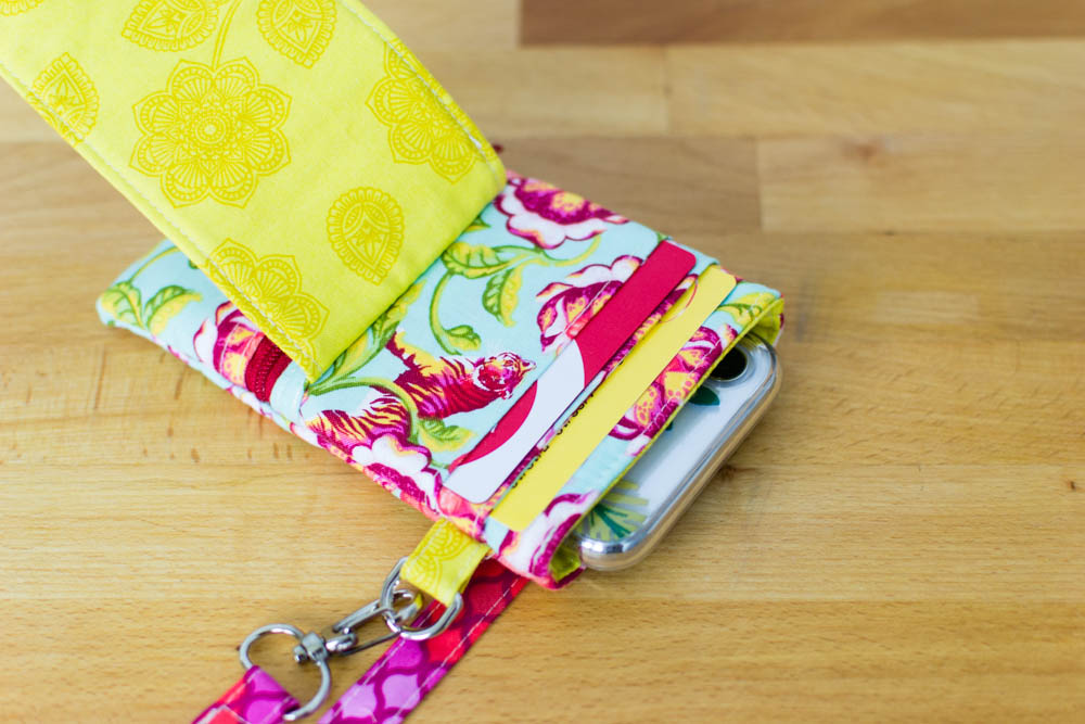 Cell Phone Wallet with Card Pockets - free sewing pattern! — SewCanShe ...