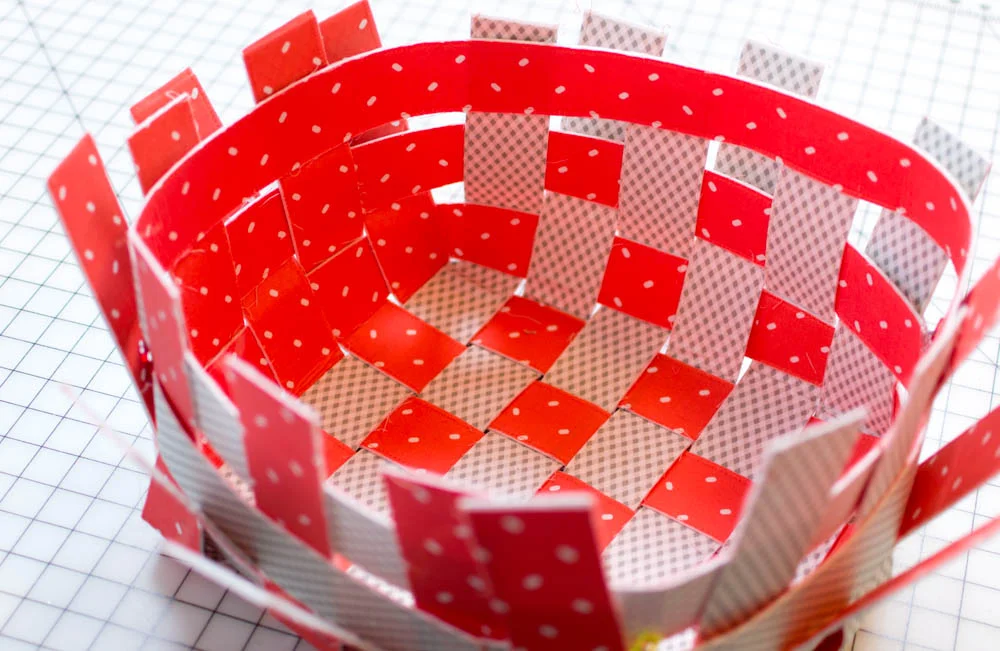On this basket the strips are made with 2 different kinds of fabric (one on each side).