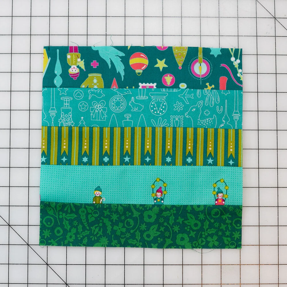 Quilted Christmas Tree Wall Hanging free sewing pattern! — SewCanShe