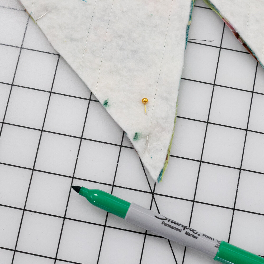 Quilted Christmas Tree Wall Hanging free sewing pattern! — SewCanShe