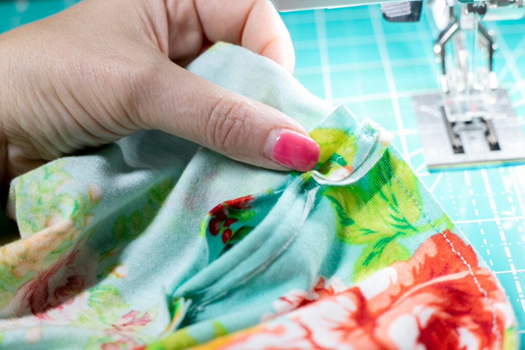 How to Sew a GaiterStyle Face Mask for Men or Women — SewCanShe Free