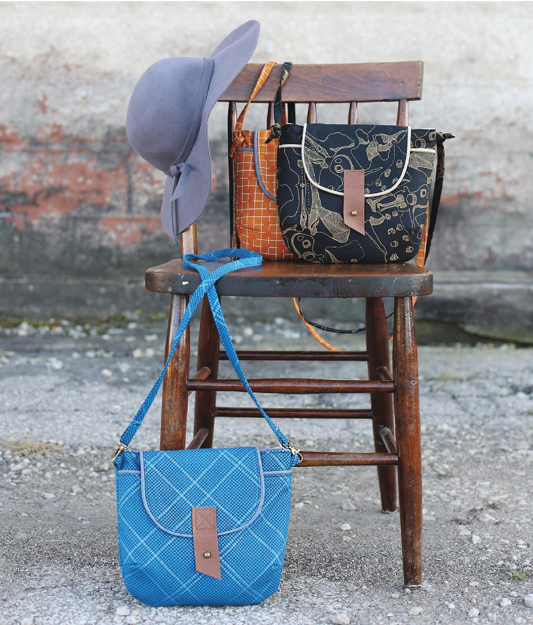 "Gatherer Crossbody Bag" is a Free Quilted or Sewn Purse Pattern designed by Anna Graham from Noodlehead for Robert Kaufman Fabrics!