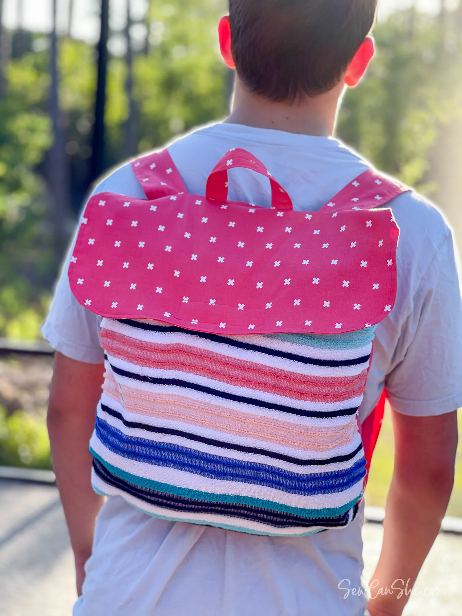 How to Sew a Beach Towel Backpack the best free sewing pattern