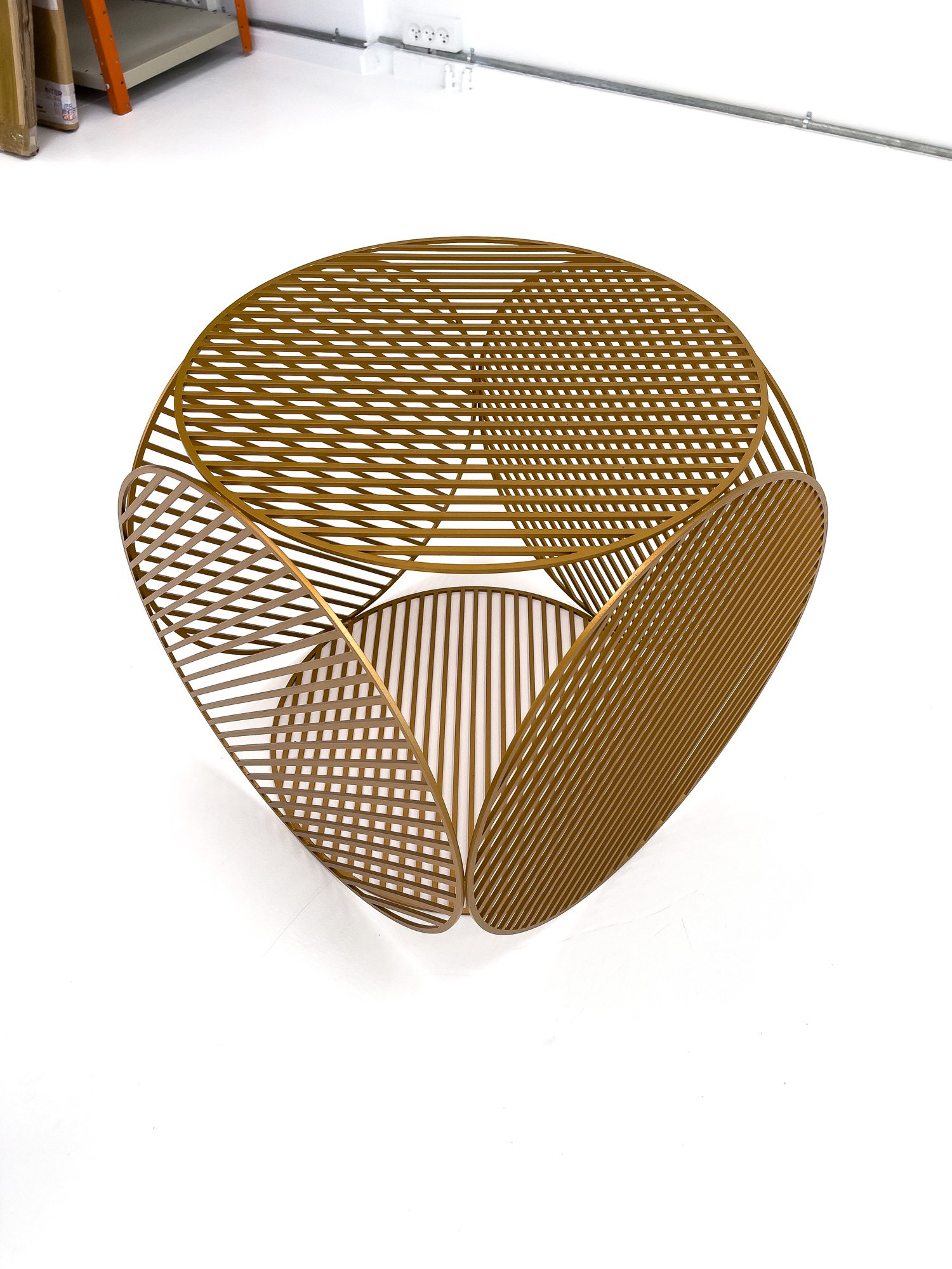 Studio-Roso_Cube table steel gold 02.jpg