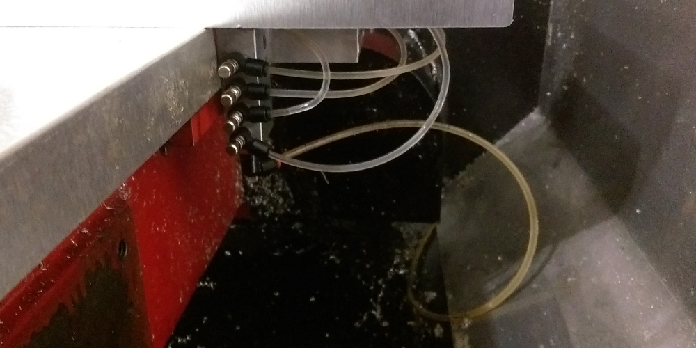Central oiling system for cross slide and saddle