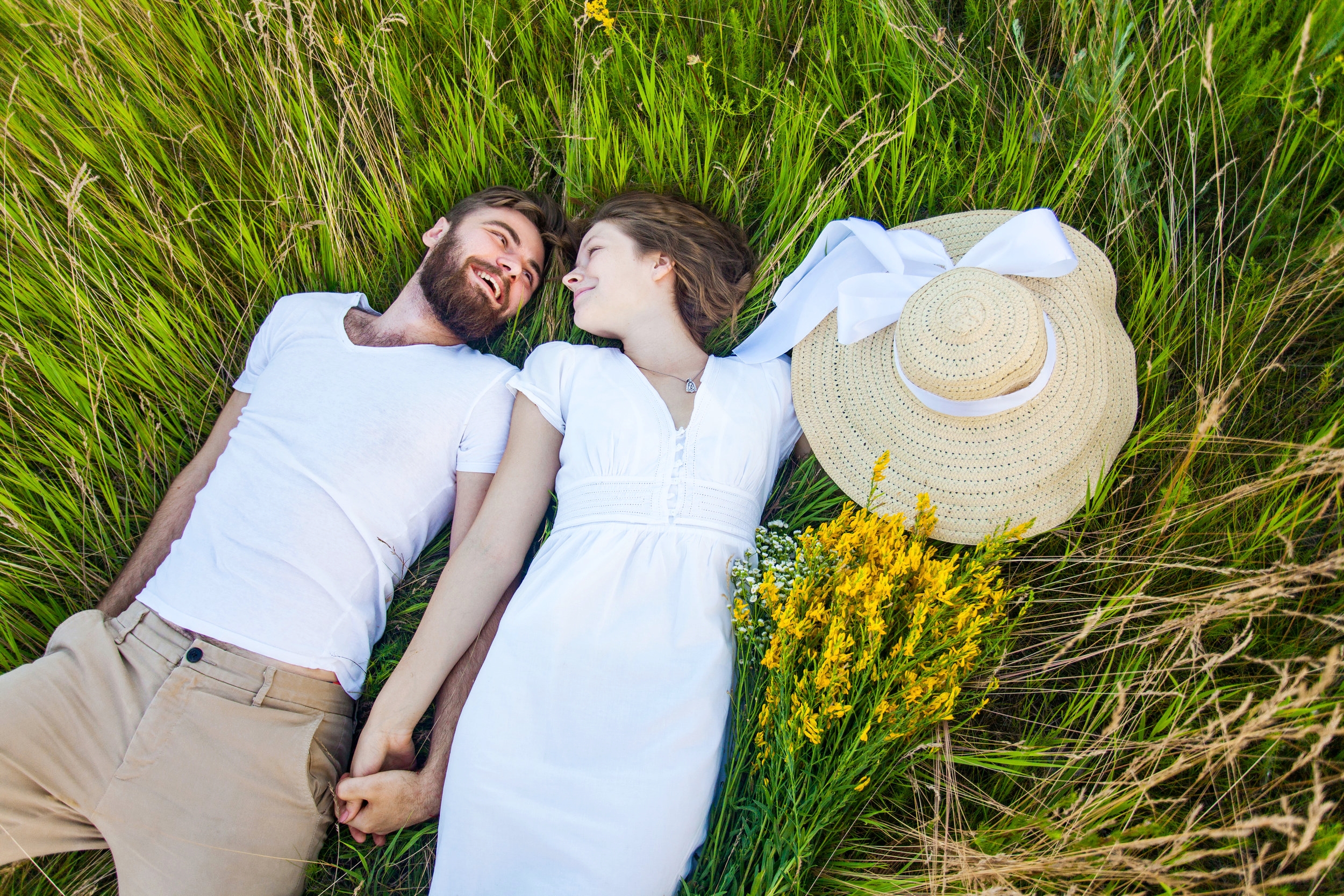 sally vail istock photo couple in hgrass.jpg