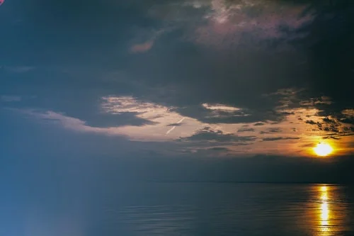 The Sun falls on Lake Erie