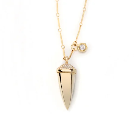 <p><strong>BOLD</strong></p> PYRAMID PENDANT NECKLACE