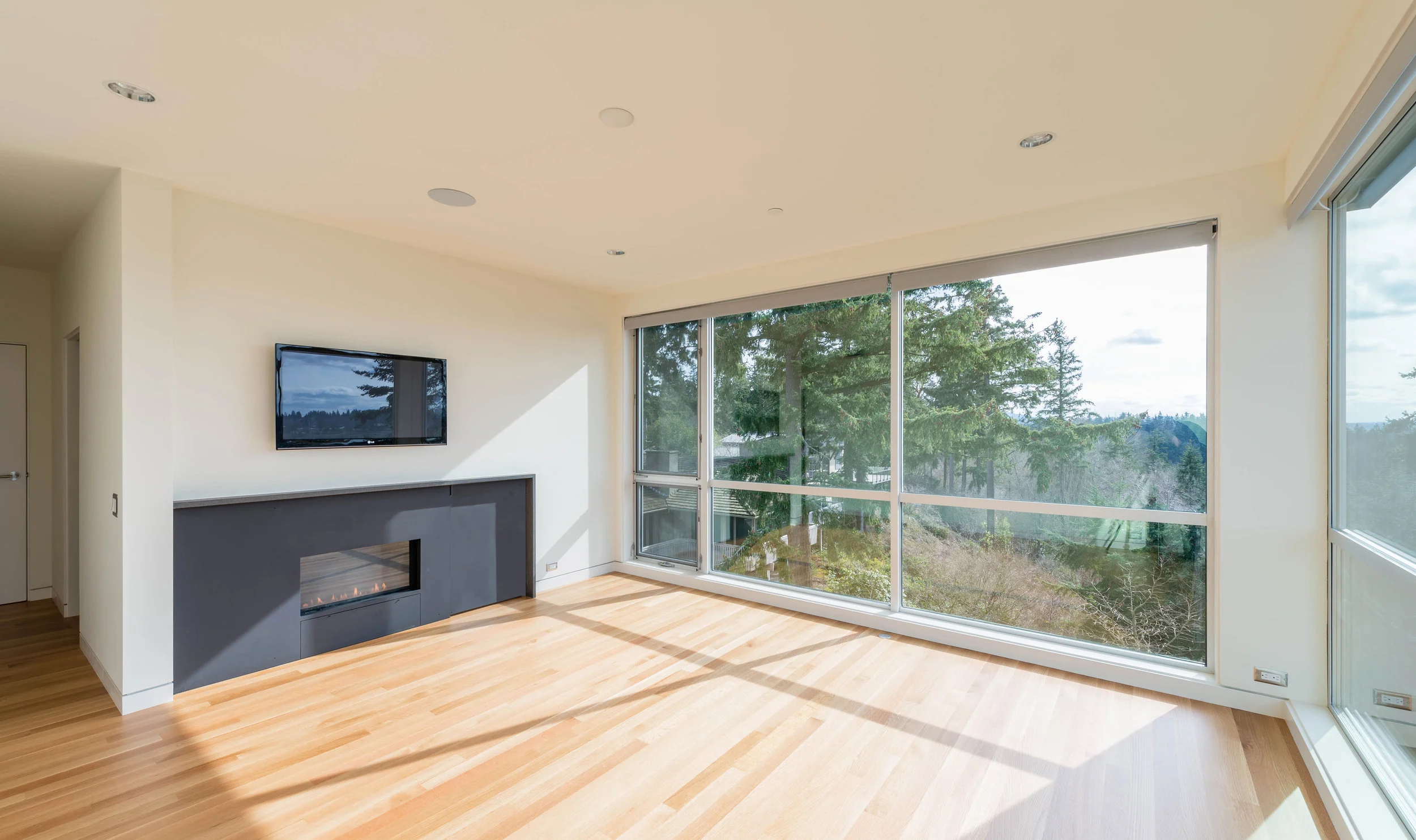 BUILD LLC Pham Int Master bedroom 01-HDR.jpg