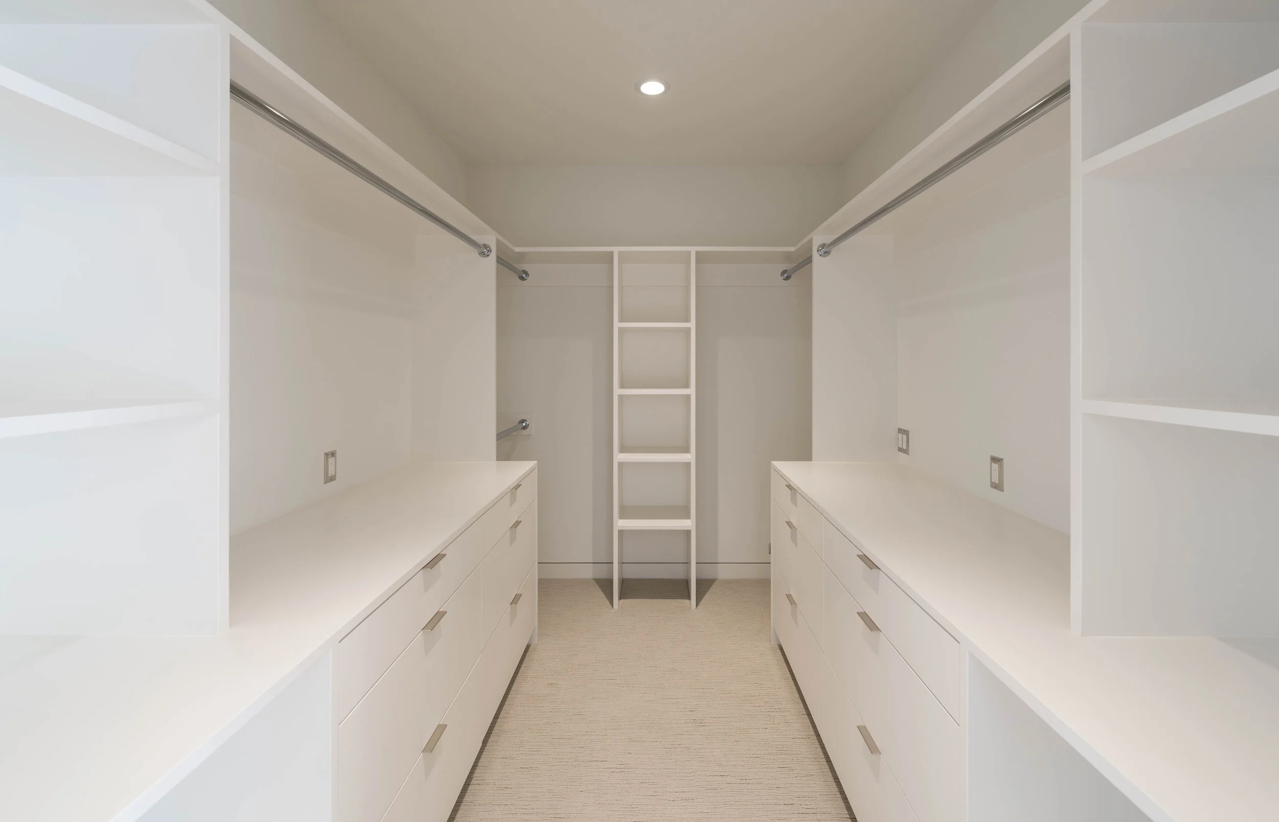 BUILD LLC Pham Int Master closet 01.jpg