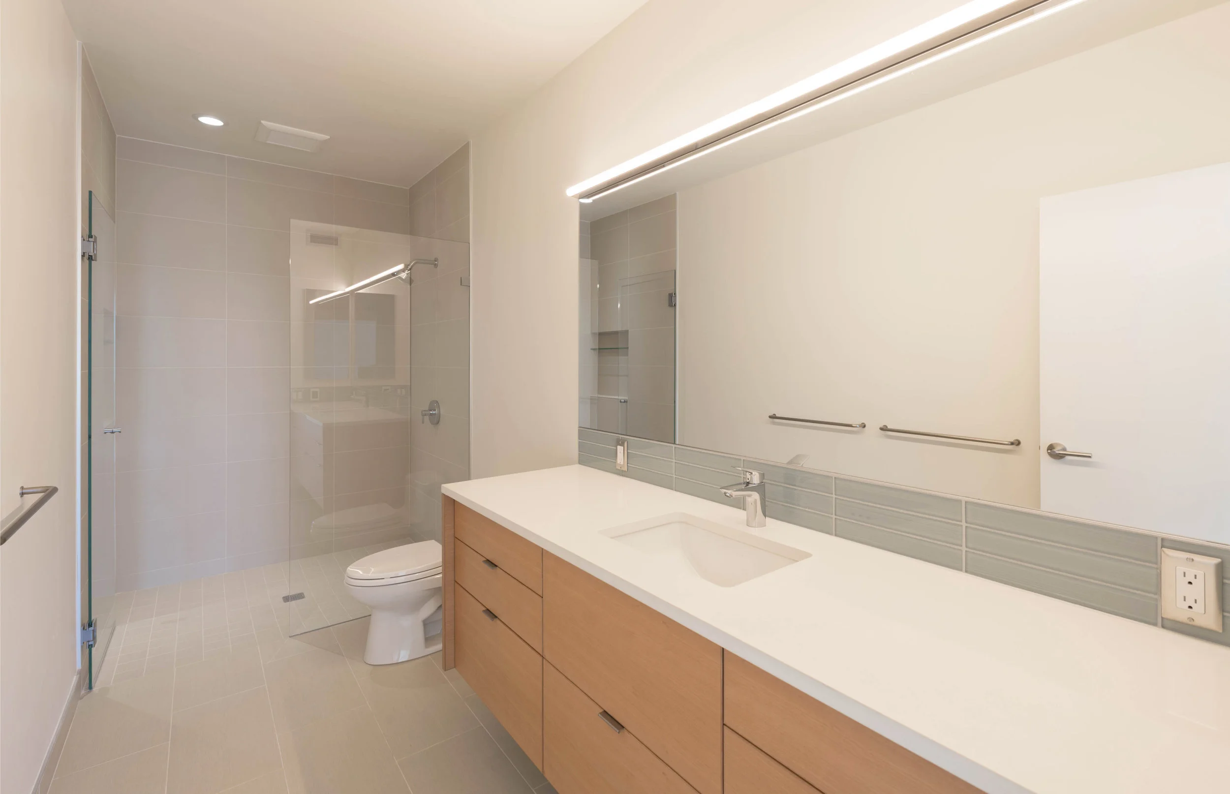 BUILD LLC Pham Int Guest Bath 01.jpg