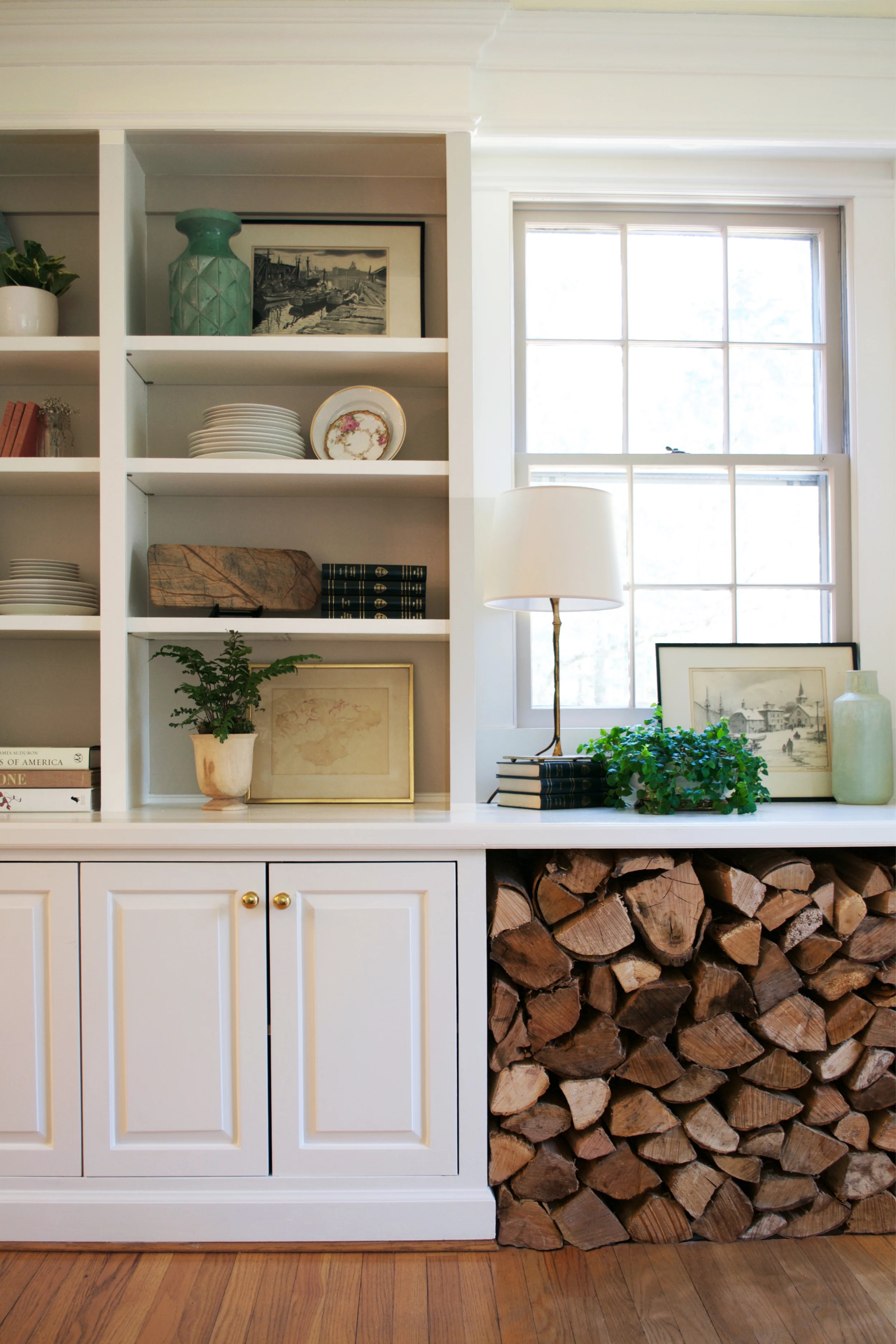 dining room built in close copy.jpg